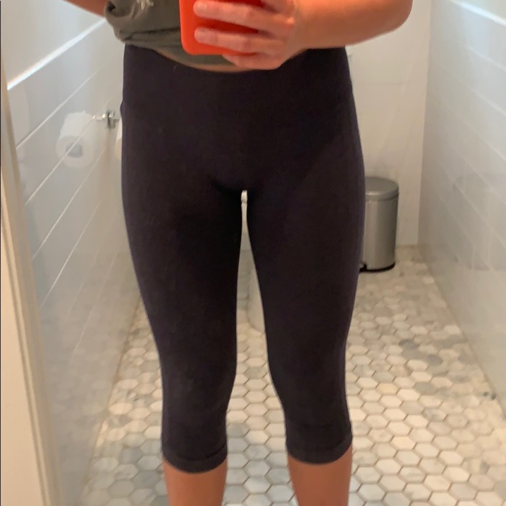 Dark grey/black cropped lulu lemon leggings